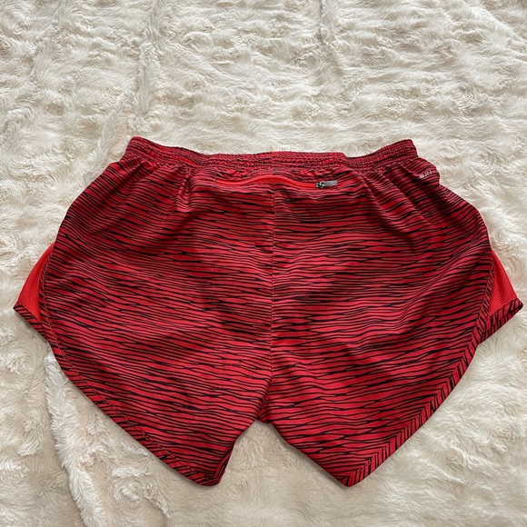 Nike Dri Fit Tiger - Picture 2 of 3